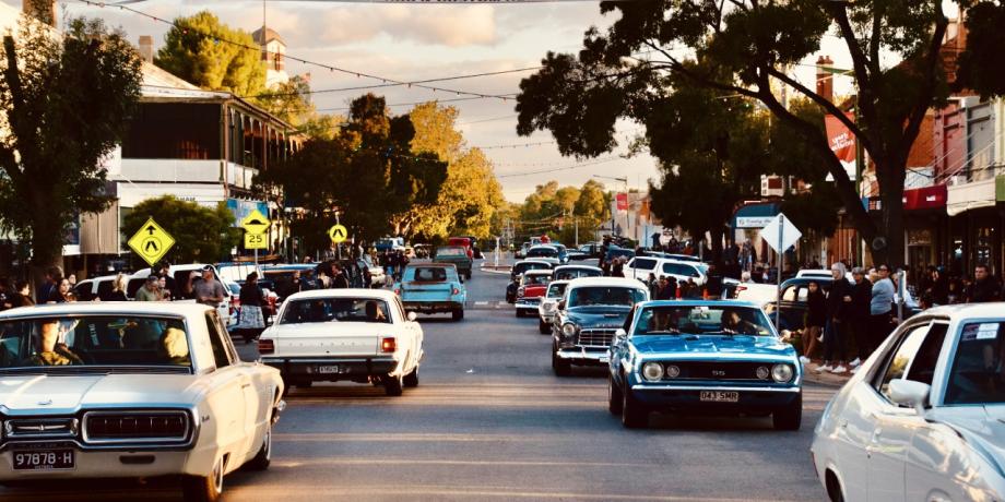 Hot rod vehicles completing laps of East Street in Narrandera