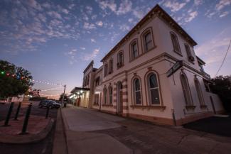 Bungoona: 160 East Street, Narrandera